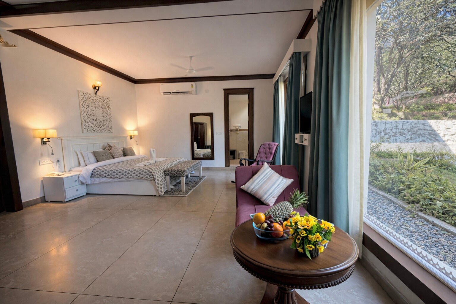 Yog Niketan villa - Tap to explore photos