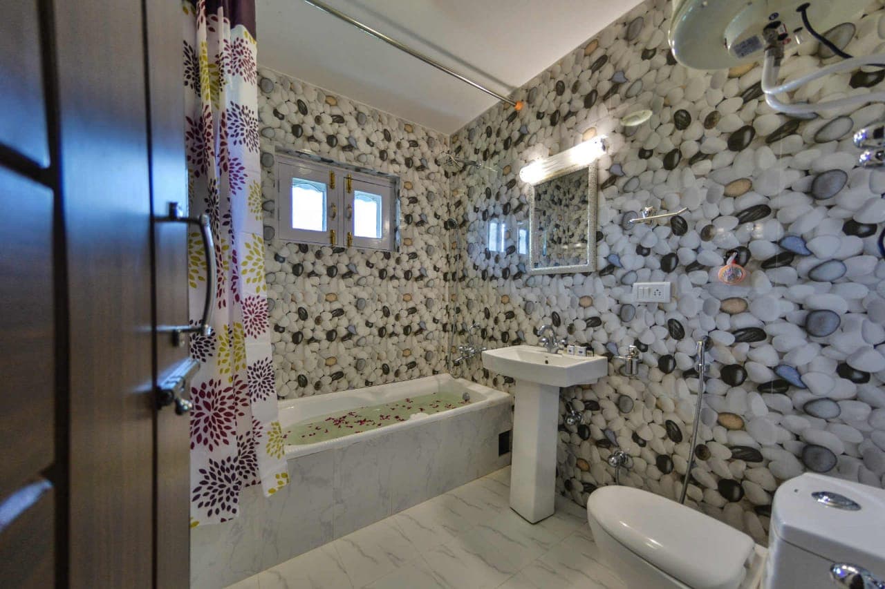 Hotel Pearl Continental Srinagar - Tap to explore photos