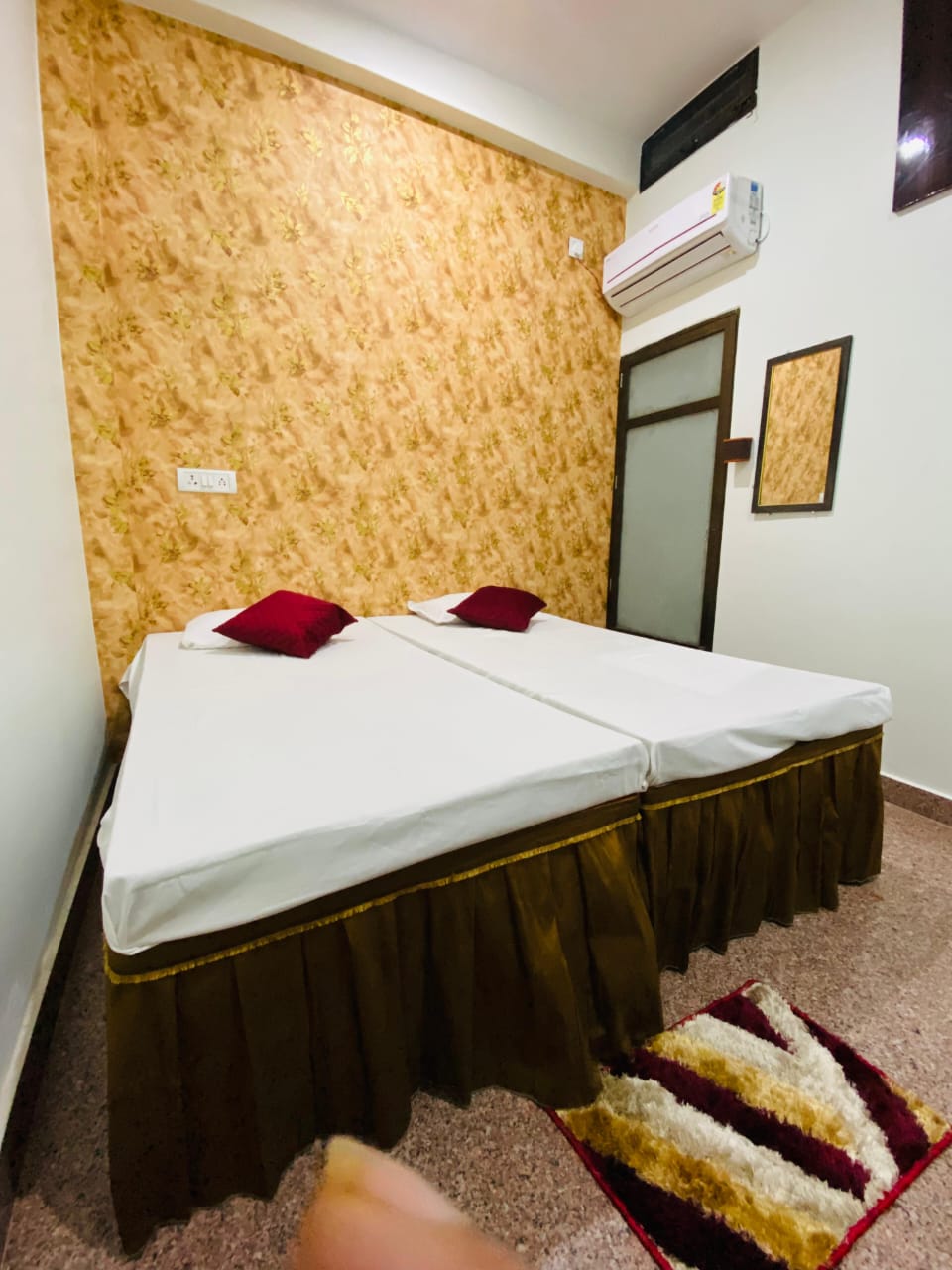 Dhanwantri Niwas Guest House - Tap to explore photos