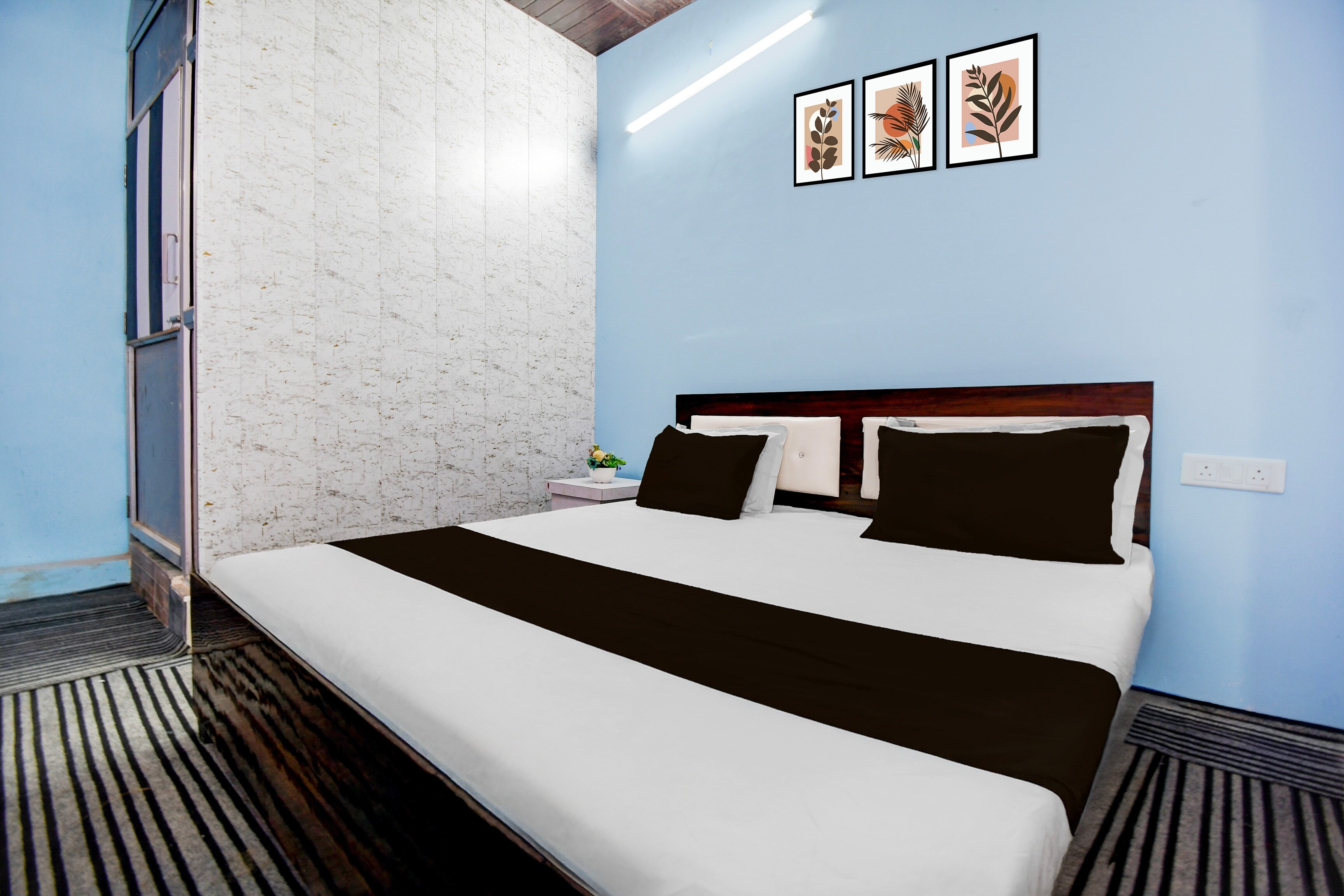 Hotel O Aashirwad Banquet And Restaurant Mohan Road - Tap to explore photos