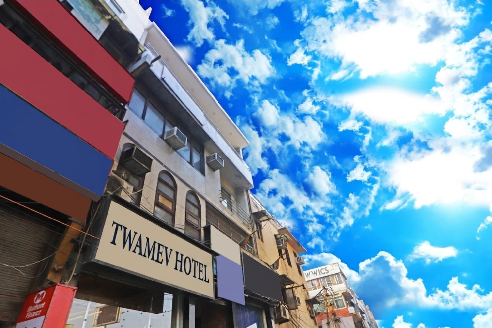 Hotel Twamev residency Rajouri Garden couple friendly - Tap to explore photos