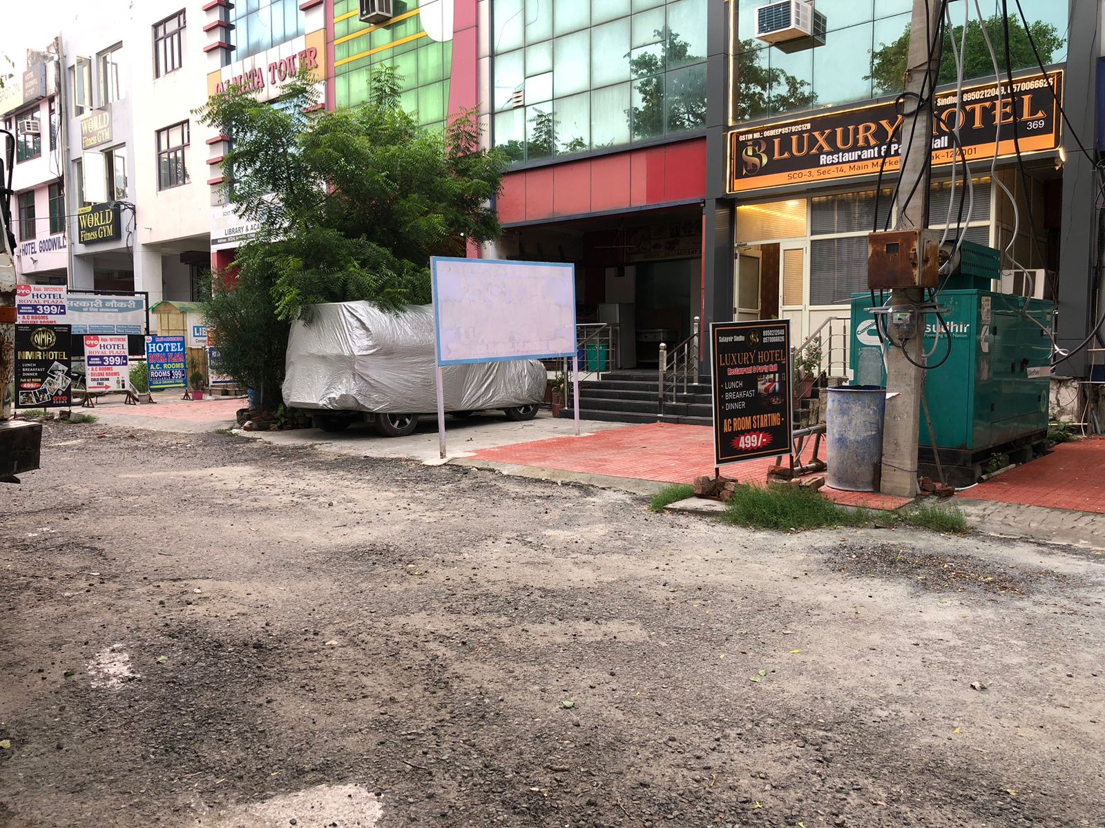 S B Luxury Hotel 369 - Tap to explore photos