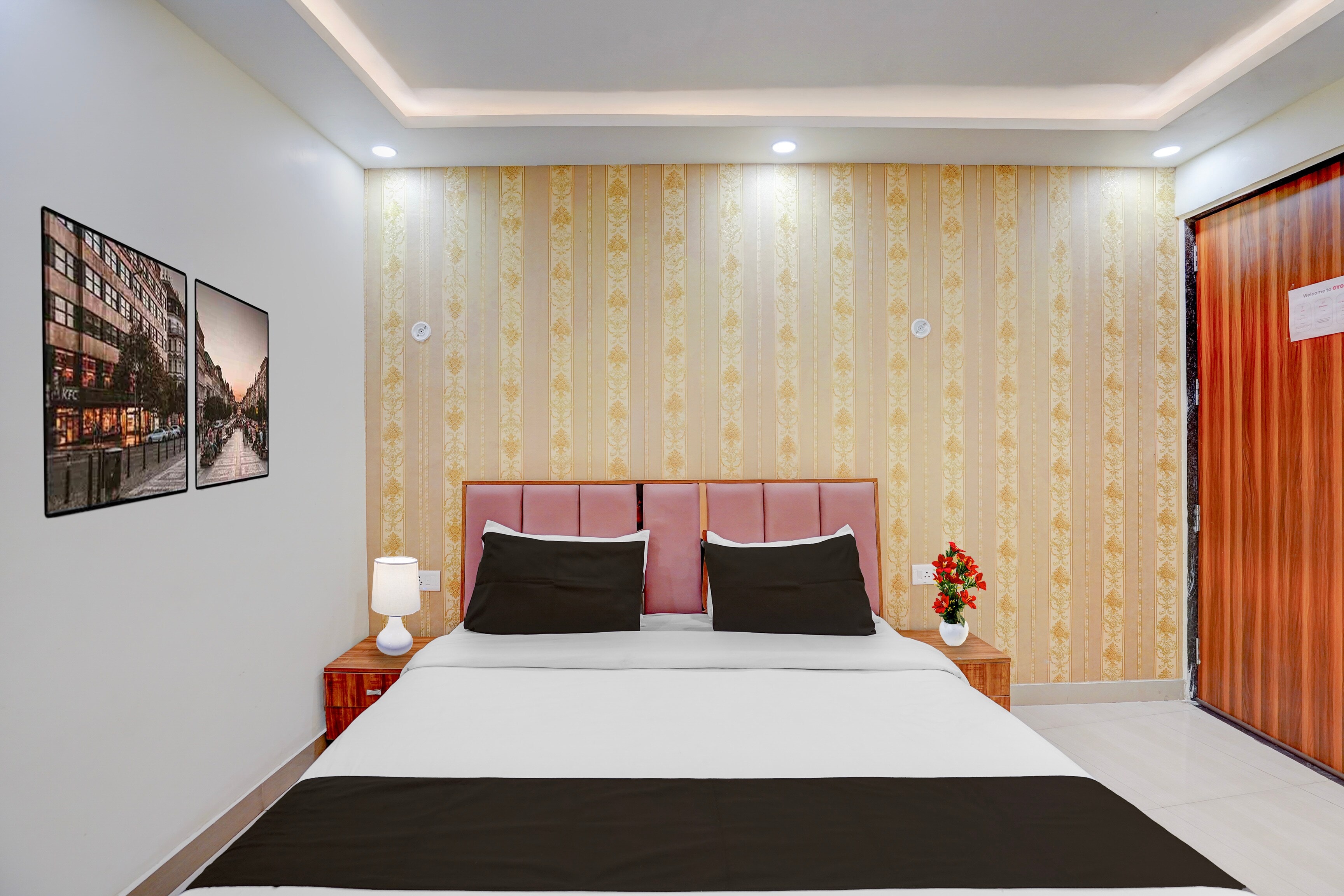 Super OYO Hotel O Rakabganj Crossway Ayodhya Formerly Ramaland Homestay - Tap to explore photos