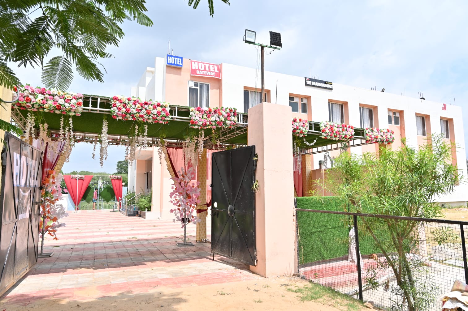 Hotel GATEWAY GUEST HOUSE JAIPUR - Tap to explore photos