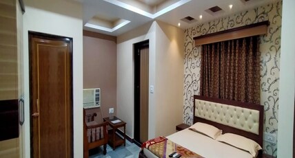 Hotel Suraj Room Type - Deluxe Double AC