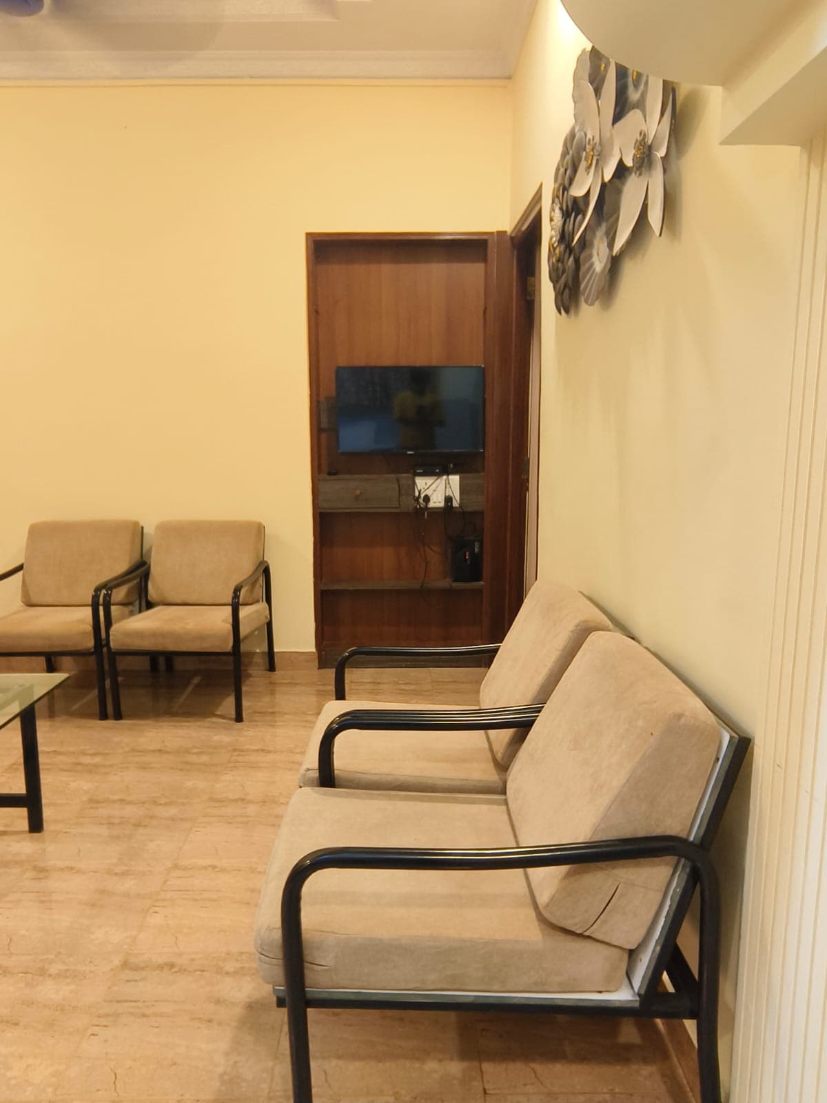 Shradha Luxury Room, 2 Bedroom Apartment - Tap to explore photos