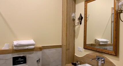 Umaid Palace - A Lakeside Resort - 25 minutes to Mehandipur Balaji & Chand Baori Abhaneri Room Type - Royal Deluxe