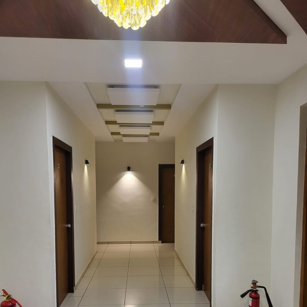 Shreejis Hotel - Tap to explore photos