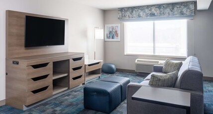 Hampton Inn & Suites by Hilton Salida Room Type - 1 KNG QQ BUNK BEDS STUDIO