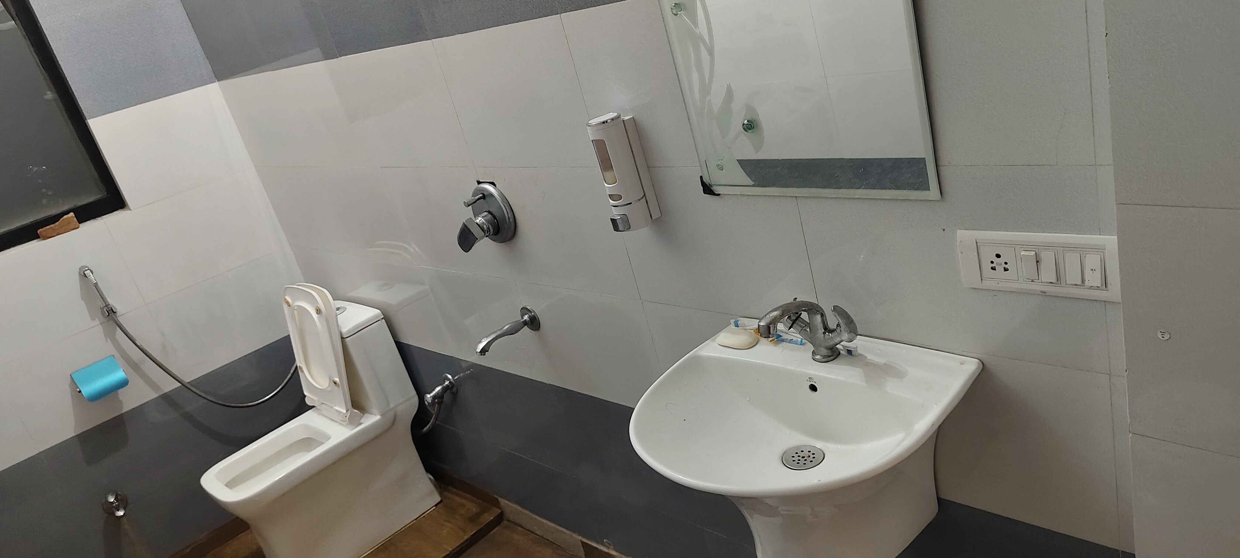 Birchwood Homestay - Tap to explore photos