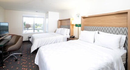 Holiday Inn & Suites MOUNT PLEASANT Room Type - 2 Queen Beds Standard Mobil Access Tub