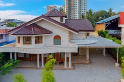 ELIVAAS Signature Valiyaveetil Mansion 5BHK Mansion With Pvt Pool, Theatre, Garden & Lift