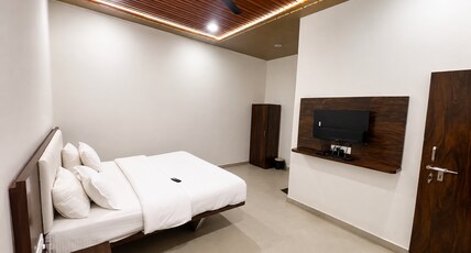 The Byke Retreat - Laxmi Resort | (Pan India Pure Veg Hotel Chain) Room Type - Super Deluxe Room