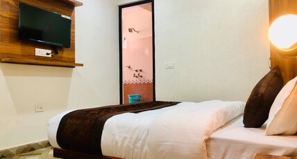Trinetra guest house Room Type - Deluxe Double room(no view)