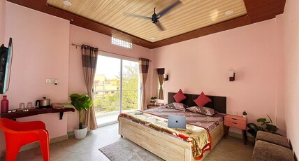 The BackpackStack Room Type - Superior King Room