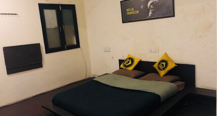 Heistel Delhi Room Type - 6 Bed Mix Dormitory room with shared bathroom