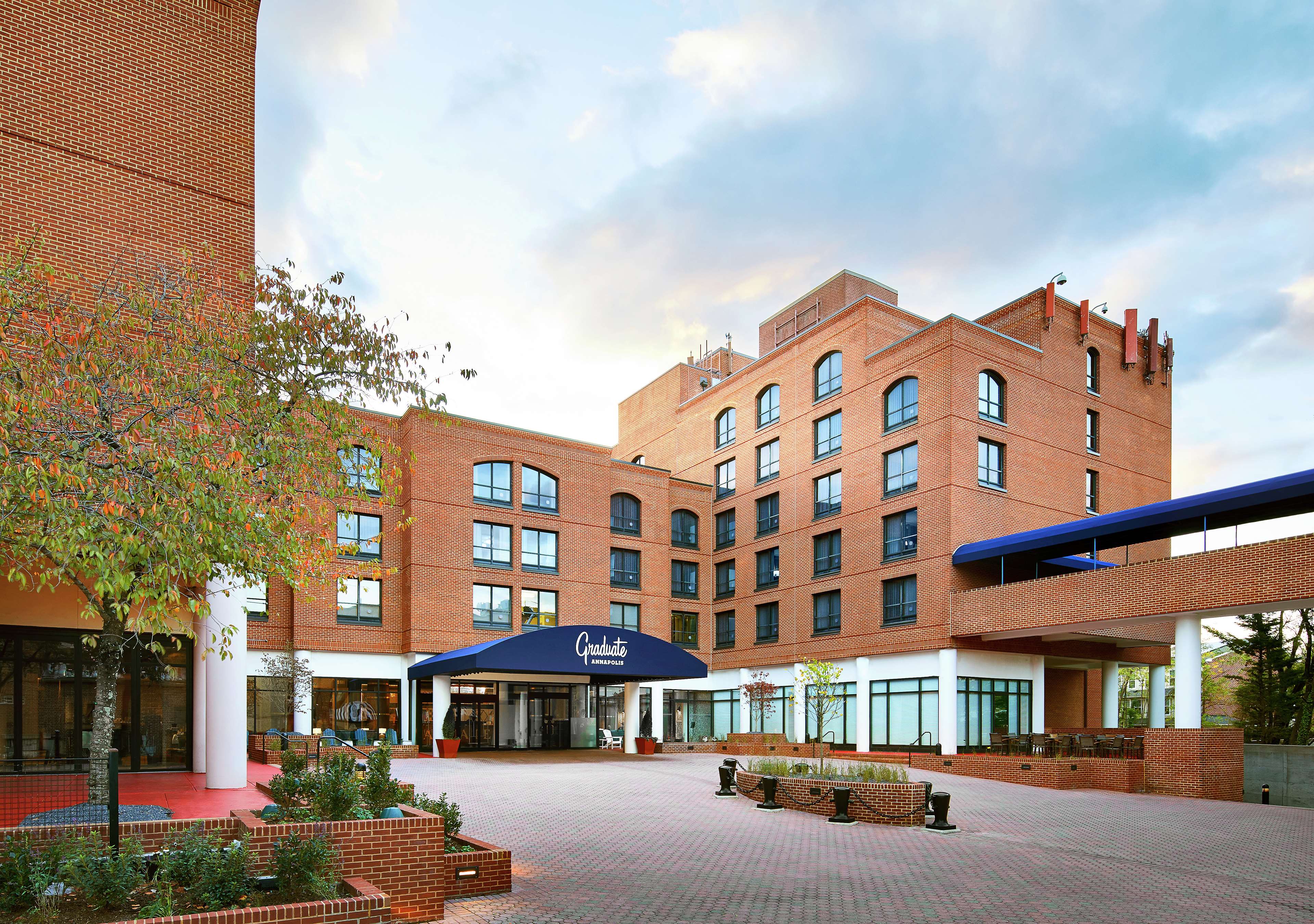 Graduate by Hilton Annapolis - Tap to explore photos