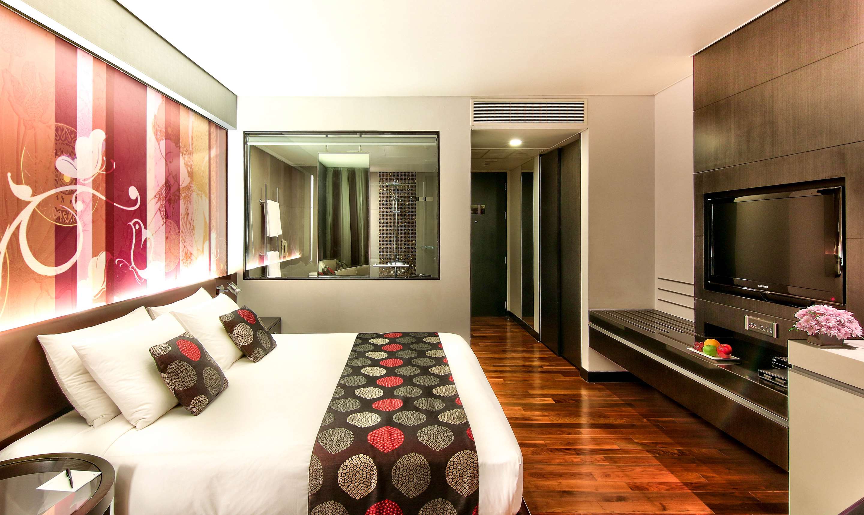 Park Plaza Bangkok Soi 18 - Tap to explore photos