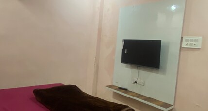 Hotel Shree Mohini Palace Ujjain Room Type - Bedroom