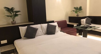 Hotel Rajhans Room Type - King size Premium AC Room