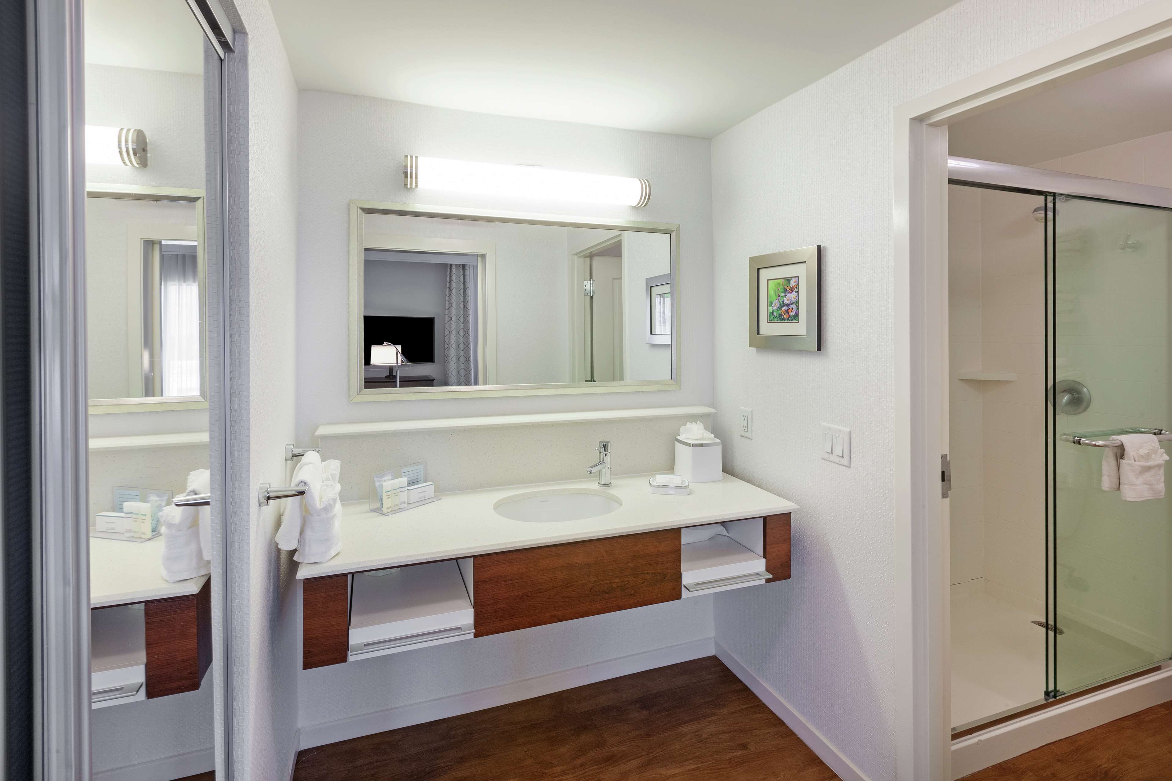 Hampton Inn & Suites Houston North IAH, TX - Tap to explore photos