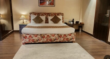 Maple Resort Chail Room Type - Super Deluxe With Bathtub