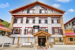 Collection O Rajbagh