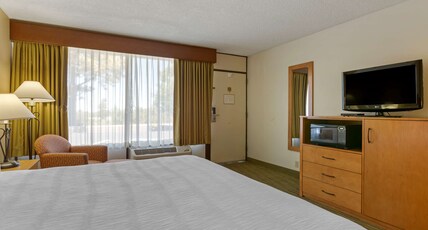 Best Western Paint Pony Lodge Room Type - Accessible - 1 King, Mobility Accessible, Bathtub, Non-Smoking, Full Breakfast