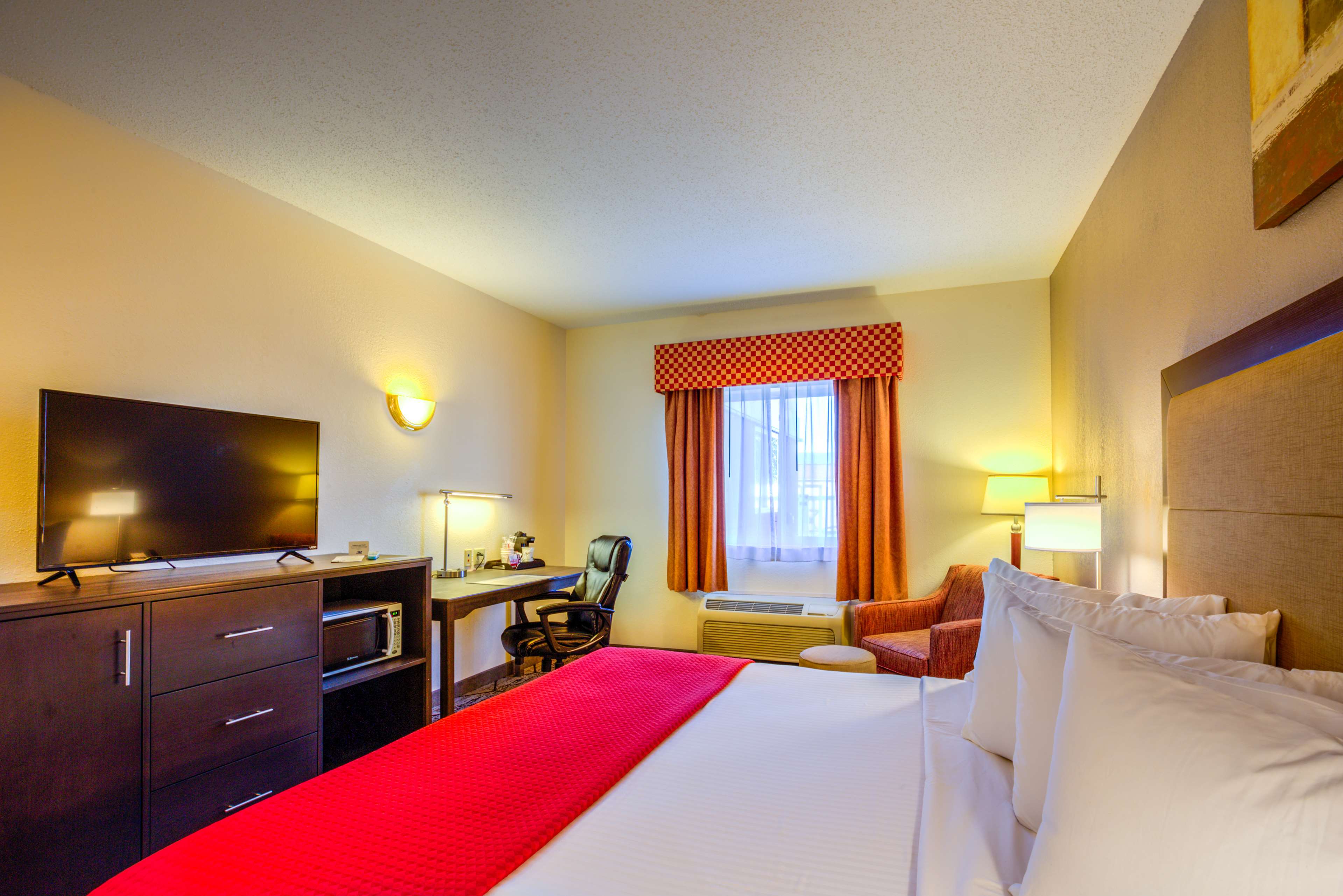 Best Western Nittany Inn Milroy - Tap to explore photos