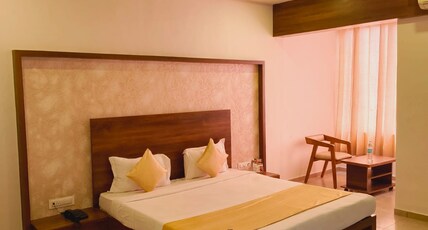 Hotel Crown Room Type - Deluxe Queen Bed Room with City View Hotel Crown Room Type - Deluxe Queen Bed Room with City View