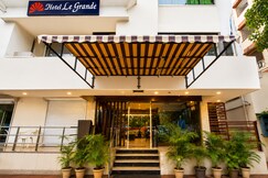 Rooms of Hotel Le Grande - Mumbai International Airport.