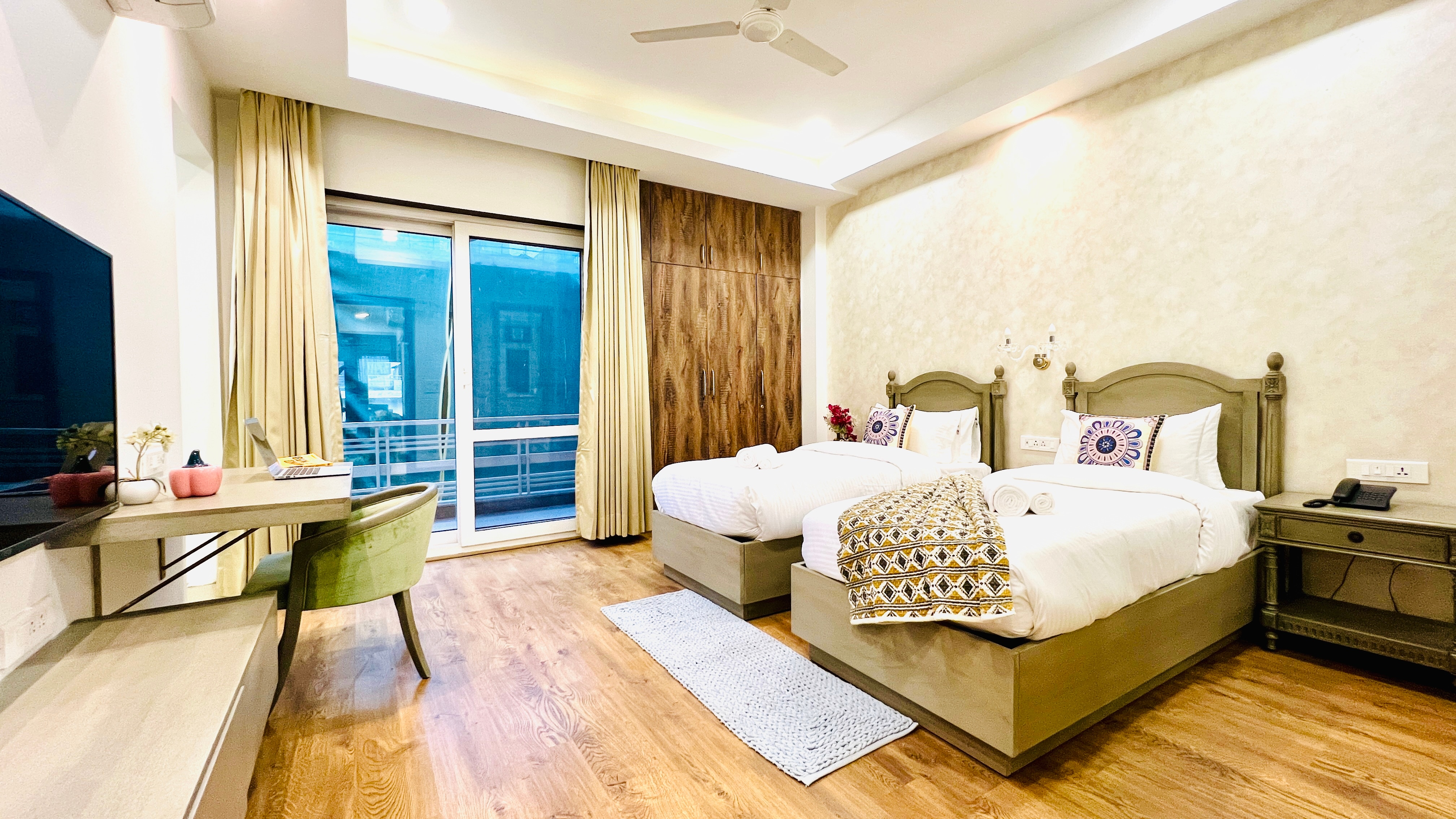 BluO Luxury Stay - Medicity - Balcony, Tub, TT - Tap to explore photos