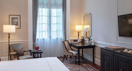 Raffles Hotel Le Royal Room Type - Landmark Room King Bed