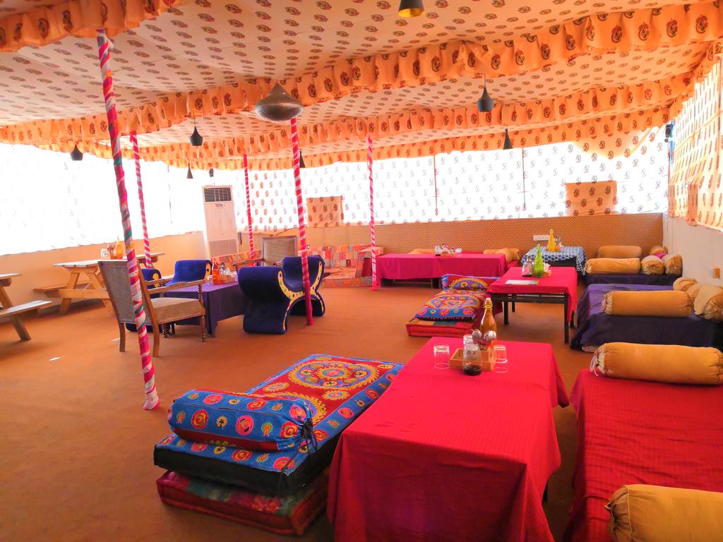 LOSTOUSE - Tap to explore photos