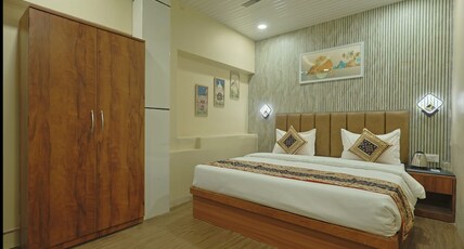 Click Find Stay Orderly Bazar Room Type - Premium Deluxe