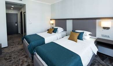 Best Western Plus Premium Inn Room Type - 2 Single Beds, Non-Smoking, Standard Room, Balcony, Pool View, Wi-Fi, Coffee And Tea Maker, Full Bre
