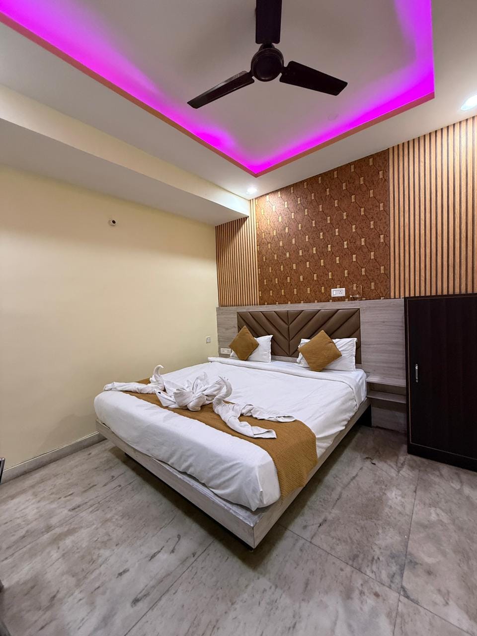 HOTEL MAGADH CRYSTAL - Tap to explore photos