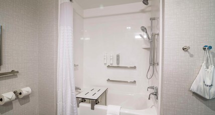 Hampton Inn Lincoln White Mountains Room Type - 2 QUEENS HEARING ACC