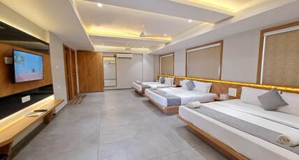 HOTEL OM Room Type - 6 Bedded Hexa Family Room HOTEL OM Room Type - 6 Bedded Hexa Family Room