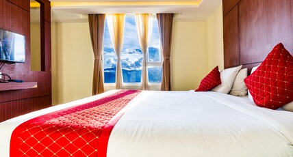Sucasa Hills Meraki Grand Two Mins Walk From MG Marg Room Type - Premium Kanchanjunga View Room