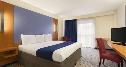 Ramada London North M1 Room Type - 1 Double Bed, 2 Single Pullout Beds, Family Room Ramada London North M1 Room Type - 1 Double Bed, 2 Single Pullout Beds, Family Room