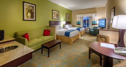 Holiday Inn Express & Suites / Red Bluff - South Redding Area Room Type - 2 Queen Beds Standard Mobil Access Tub