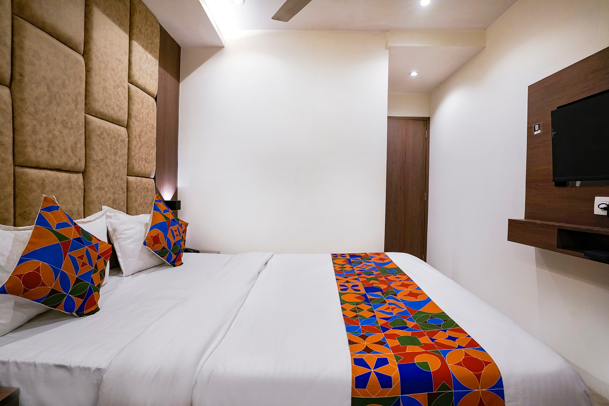 FabHotel Atithi Residency I - Nr. BKC - Tap to explore photos