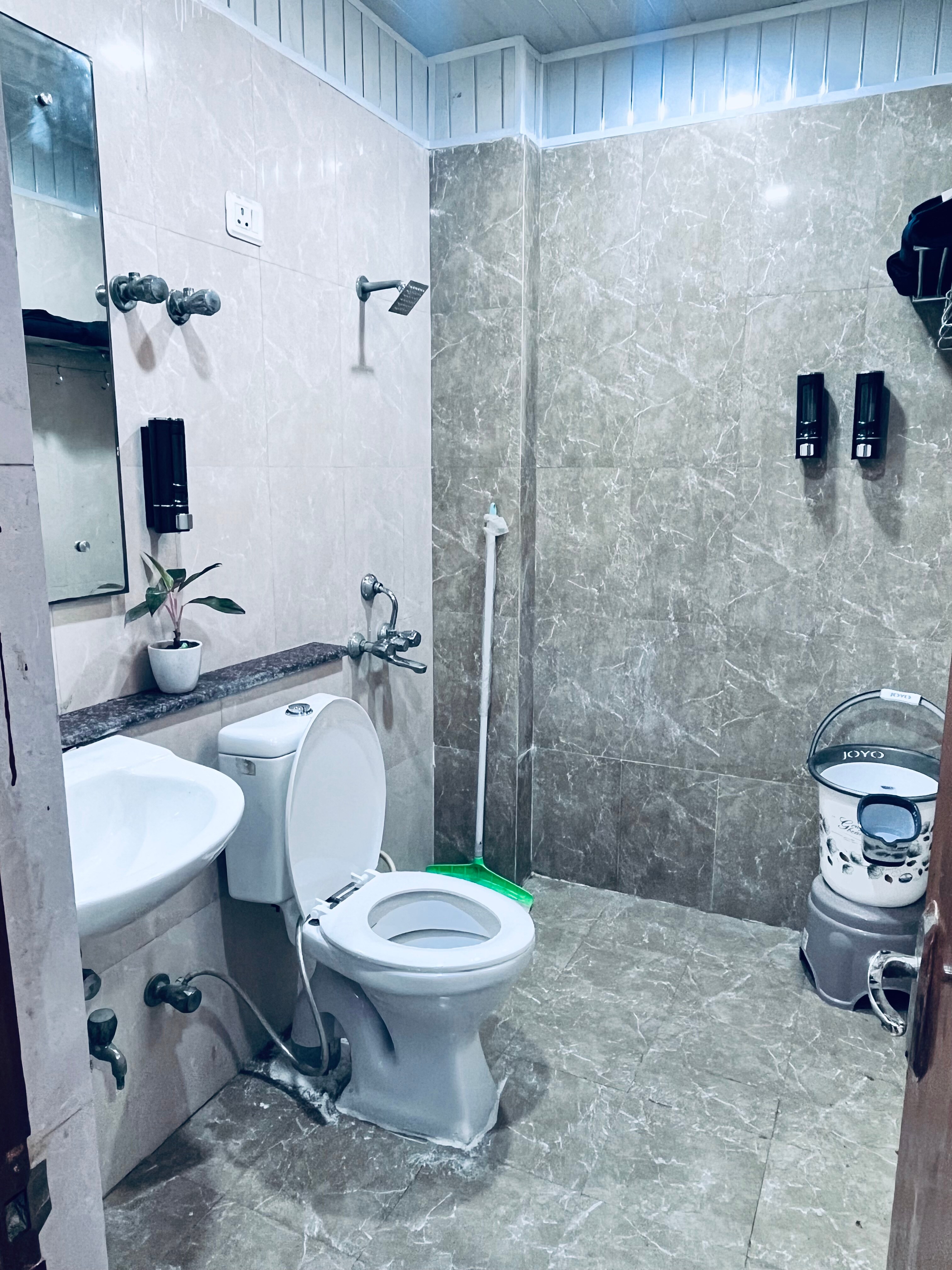 Peaceful Stay at Dil E Yaad  2kms from Taj Mahal - Tap to explore photos