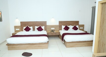 Dev's Resort Room Type - Premium Family Room with AC 4 sharing