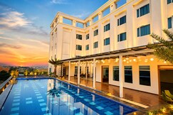 The Sapphire Grand