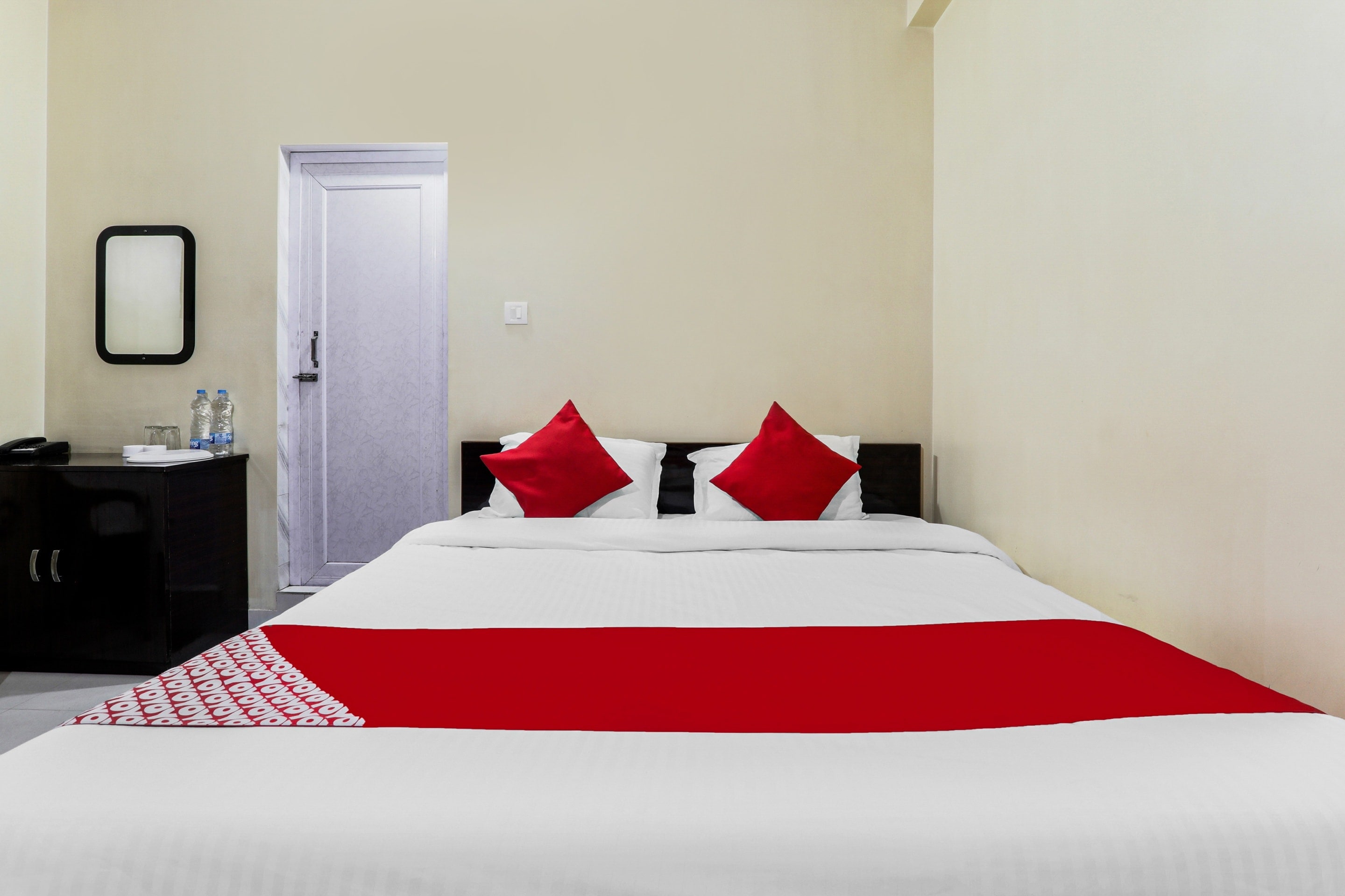 Hotel O Jagdamba - Tap to explore photos