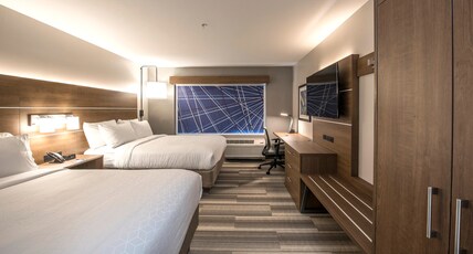 Holiday Inn Express & Suites Phoenix North - Happy Valley Room Type - 2 Queen Suite Hearing Accessible