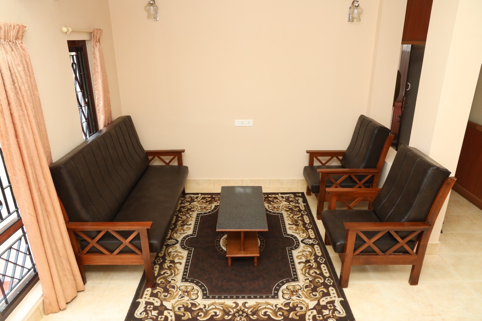 Rose Wood Annexe 3BHK and 1 Attic Room - Tap to explore photos