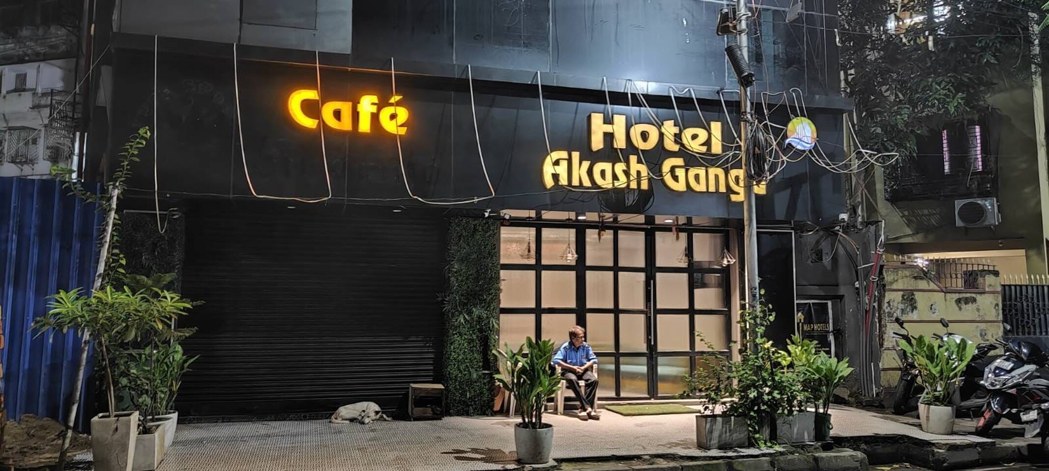 MAP HOTEL - Tap to explore photos